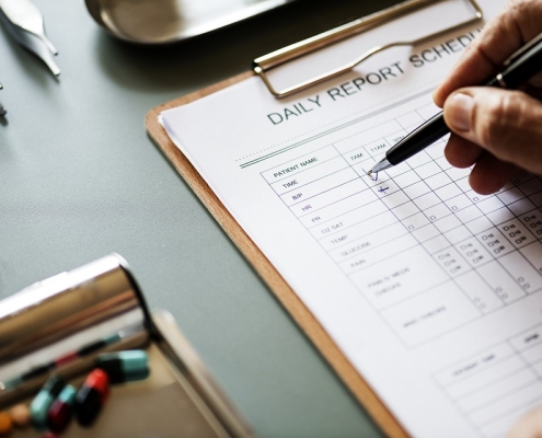 Infirmière préparant sa tournée